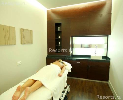 Holiday Inn Hotel 13